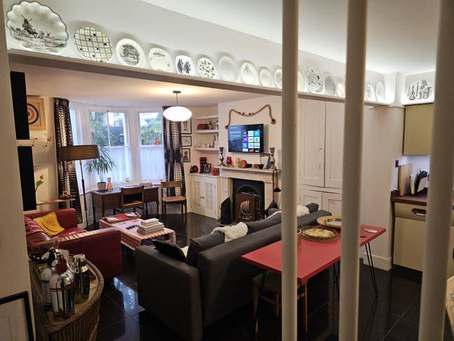 1 bed self contained flat. Own door and courtyard  Main Photo