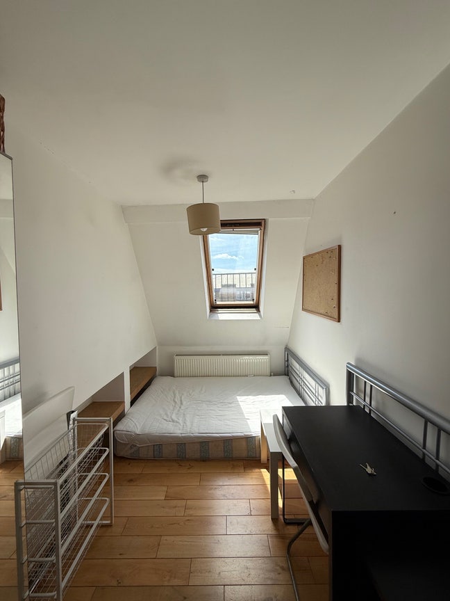 King’s Cross Single Room Available Now Female Only Main Photo