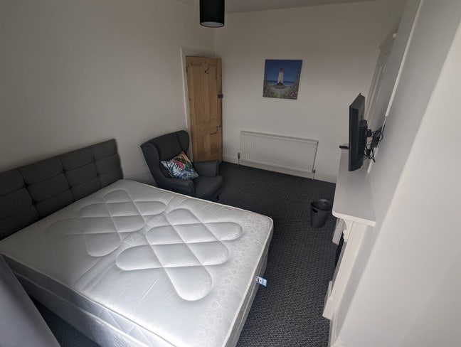 Lovely room near Dockyard Main Photo