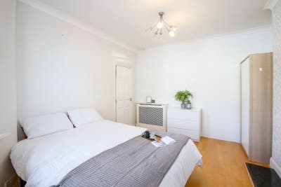 South Ealing Double Bedroom Main Photo