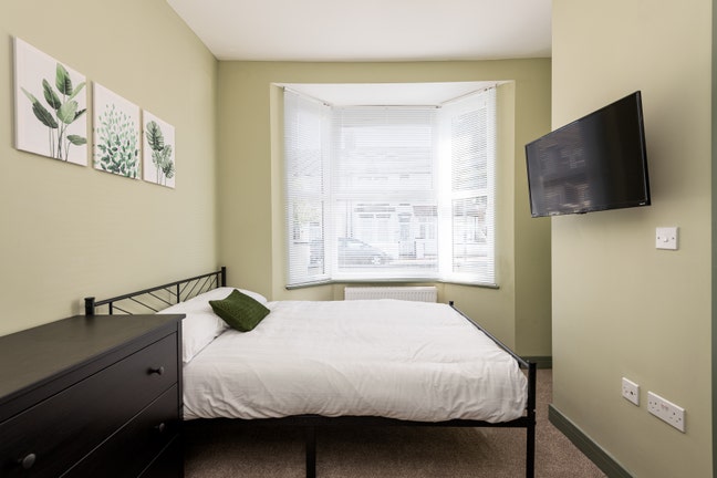 Large Double bedroom. NO Deposit! Main Photo