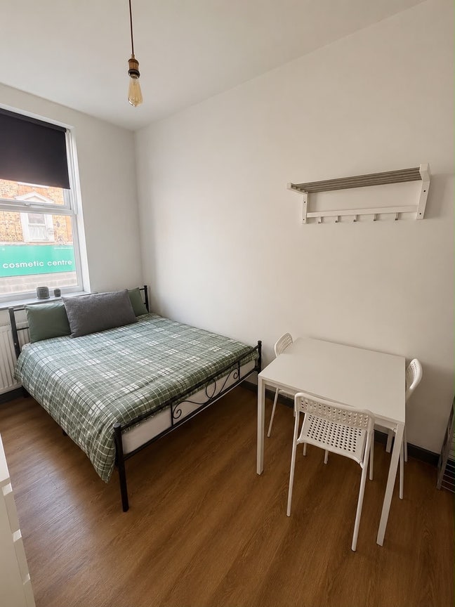 ✨ 🛏️ Double Room to Let in-Kilburn  Main Photo
