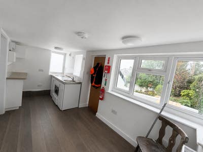 1 Bed Chalet, Trevethan Road, Falmouth Main Photo