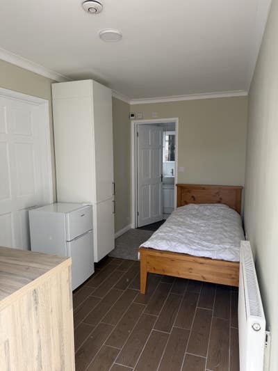 Studio Flat To Rent – All Bills inc - Gants Hill  Main Photo