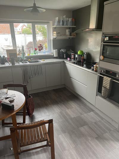 Rooms for rent including office space Main Photo