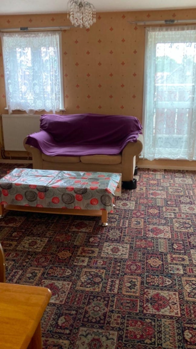 Furnished bedroom available to rent. Main Photo