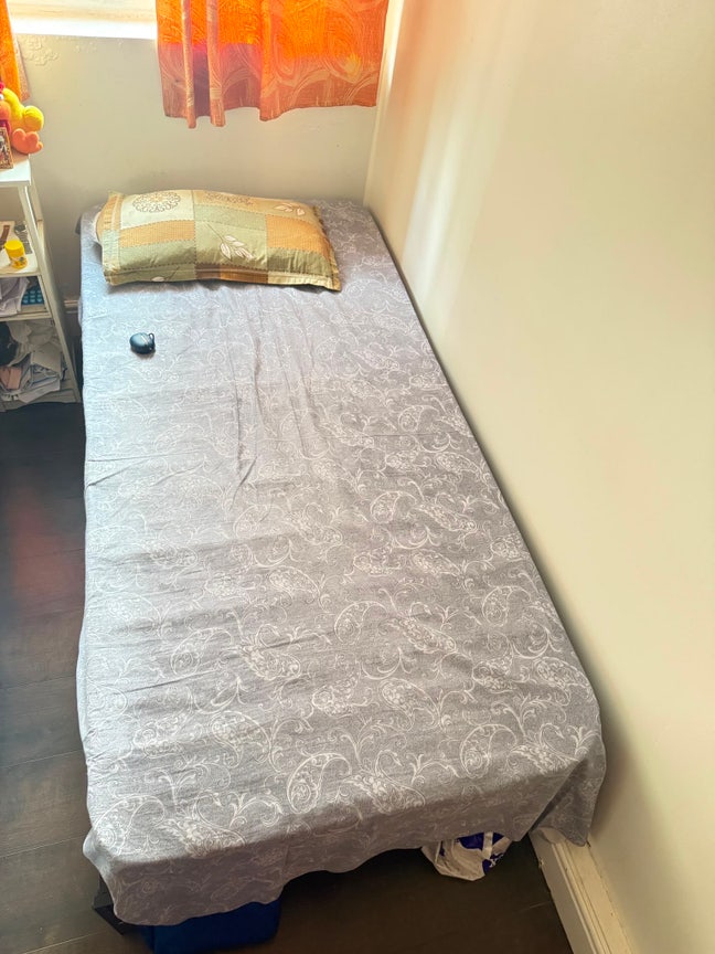 Bed Space in a Three sharing room Main Photo