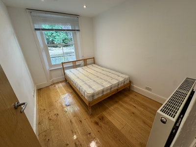 Spacious 3 double beds Roof  terrace mins tube Main Photo