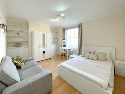 Sweet Bright Room in Camden Garden Flat  Main Photo