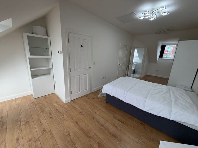 City Centre - 1 Ensuite, 2 Doubles, 1 XXL Double Main Photo