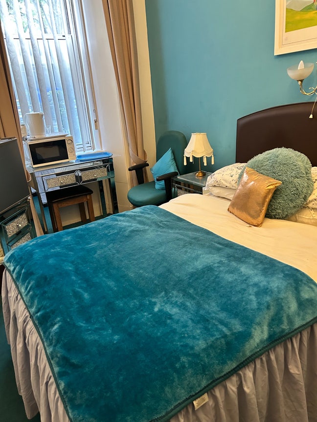 Central Double En Suite inc Bills Female Preferred Main Photo