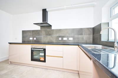 Newly Refurbished 4 Bed House in East Ham E6 Main Photo