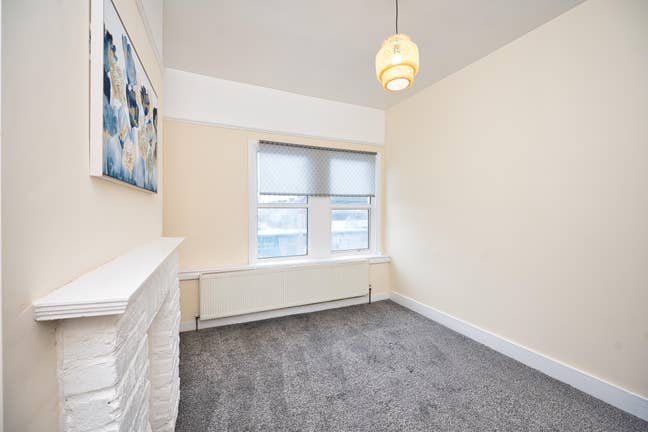 2 Bed Flat on Romford Road E12 Main Photo