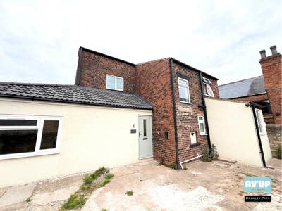 Large En-suite Room | Conisbrough, DN12 | Bills In Main Photo