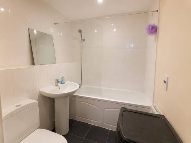 Spacious Double Room for 2 People – &pound;900 per Month Main Photo