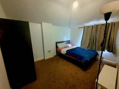 Amazing Double Bedrooms available for rent Main Photo