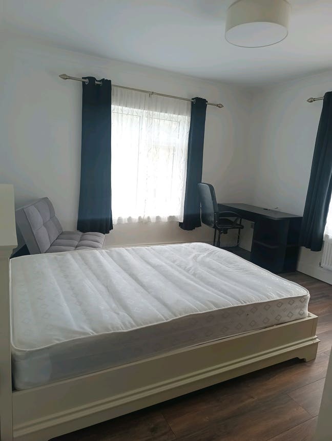 Double sized room Main Photo