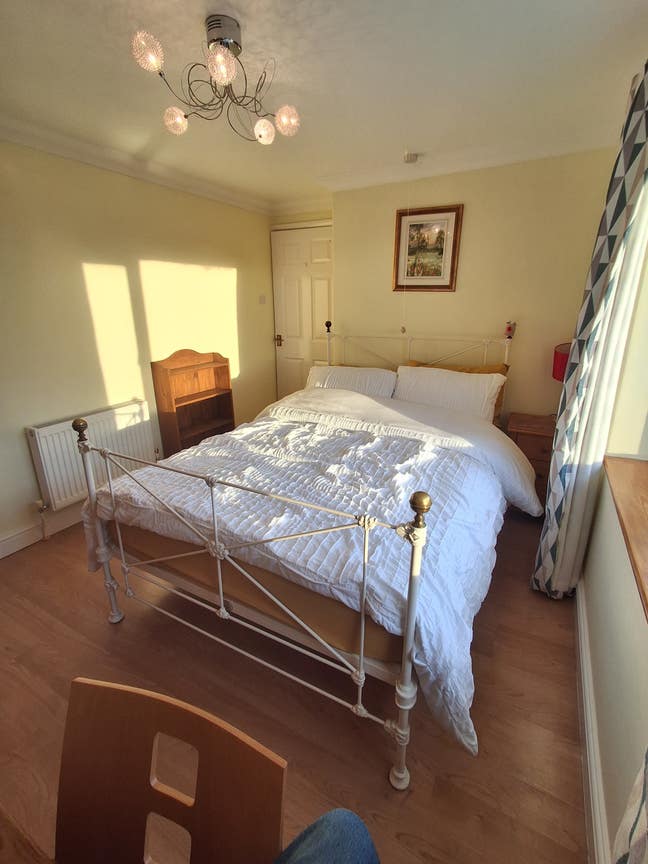 Large Double Room All Bills inc Main Photo