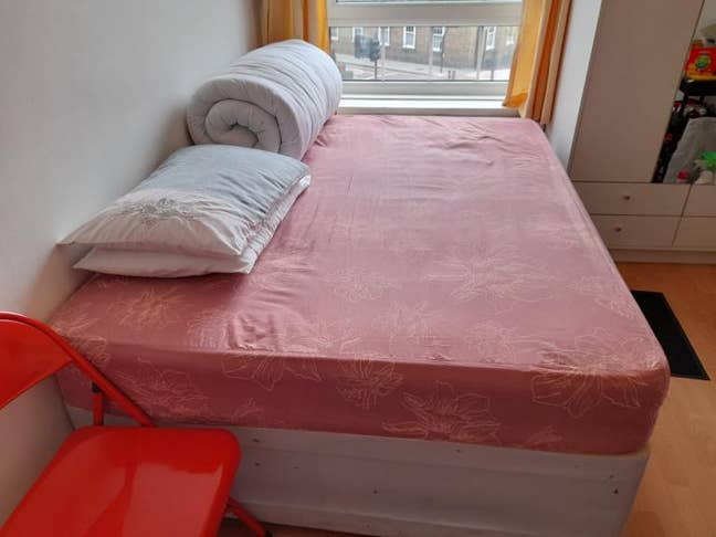 Room in a shared Flat in E2 area Available  Main Photo