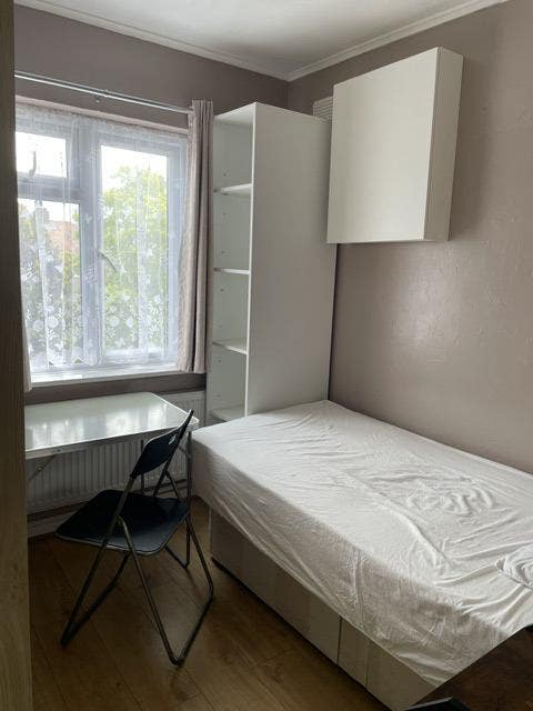 Single Room for Rent Main Photo