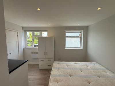 DSS - Studio Flat Available in Ruislip HA4 Main Photo