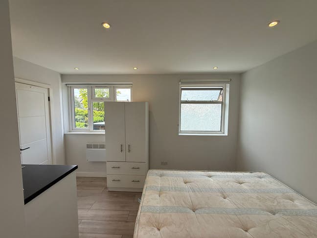 DSS - Studio Flat Available in Ruislip HA4 Main Photo
