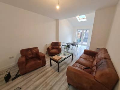 Looking for a Girl for a 4 Bed Girls House!! Main Photo