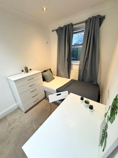 Super Cheap Single Walking Distance Wembley Centra Main Photo