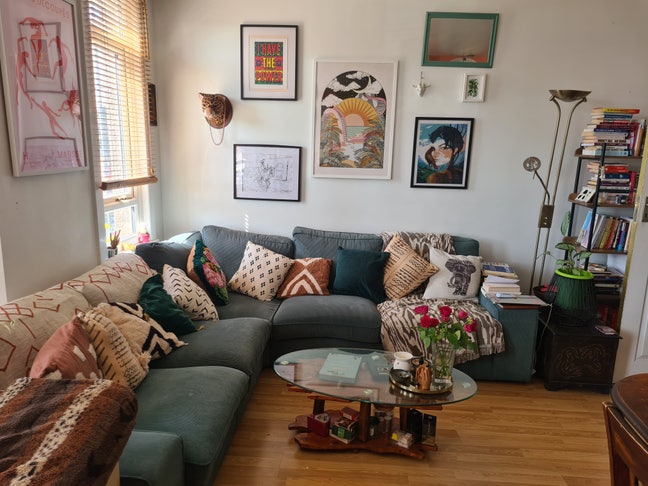 Cosy double room in colourful sanctuary Main Photo