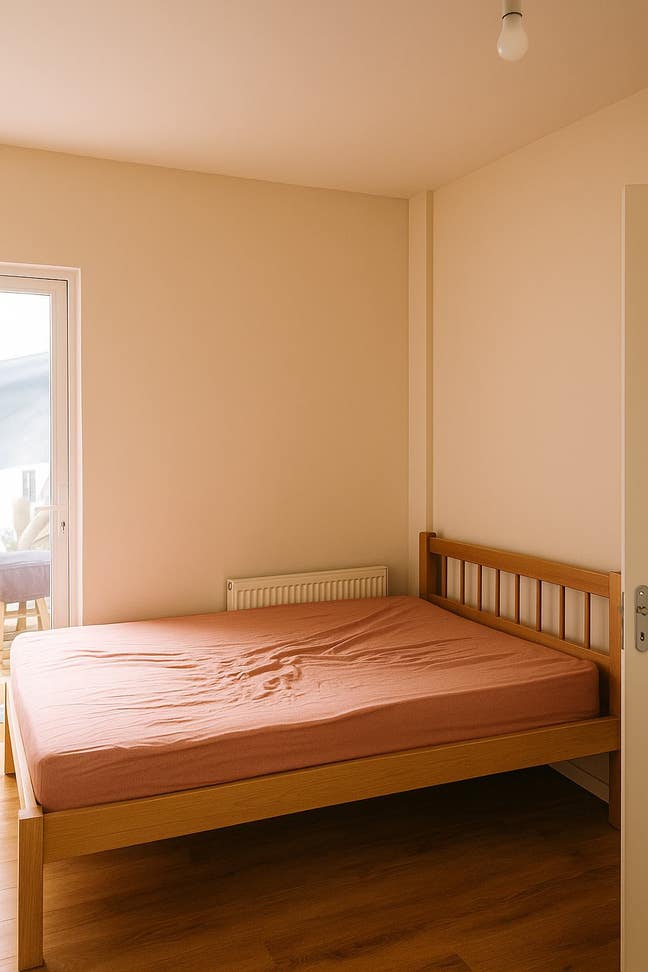 Room in a shared house RM20 Main Photo
