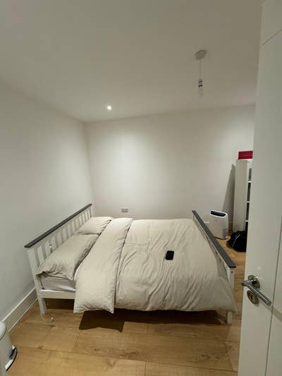 Modern, Clean Double bedroom ,Barkingside  Main Photo