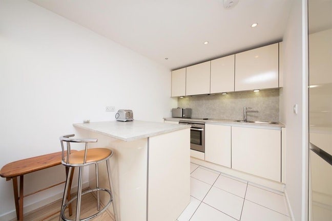 Female Flatmate required in Deptford Bridge  Main Photo
