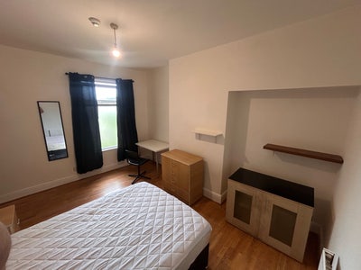 Dbl Room on Maine Road to City Centre Main Photo