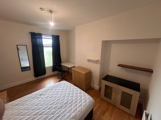 Dbl Room on Maine Road to City Centre Main Photo