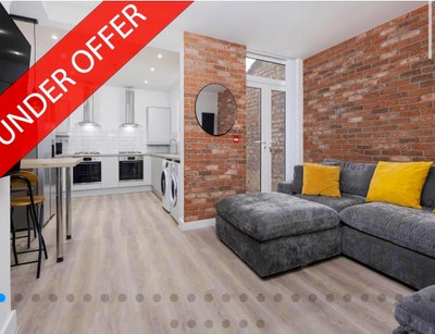 Room in House Share, Kensington, Edge Lane 🏠 🩷  Main Photo