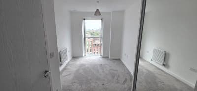 Entire Flat Available in East Acton Main Photo