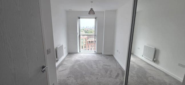 Entire Flat Available in East Acton Main Photo
