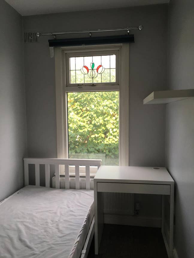 🏡 Single Room Available| Female preferred | CR4 Main Photo