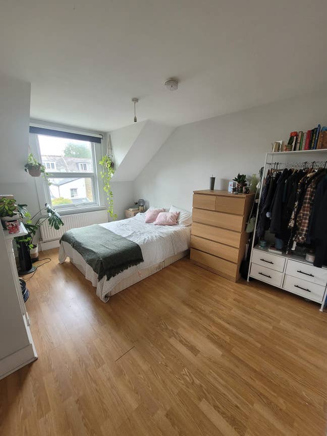 Sunny Double Room in SE5 Main Photo