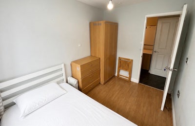 Affordable Bright Double Room Canary Wharf Main Photo