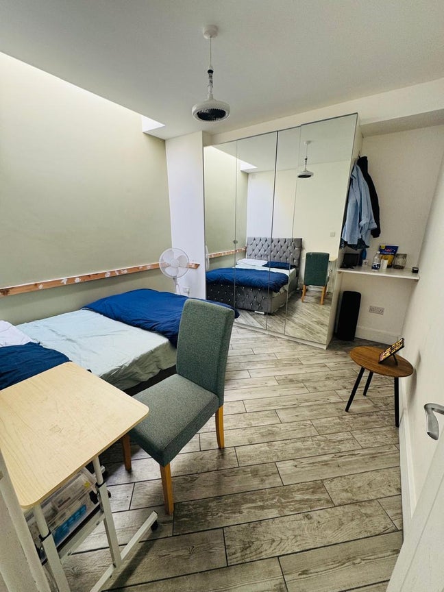 Single room available  Main Photo
