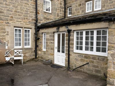1 bedroomed accommodation in Potterton Leeds Main Photo