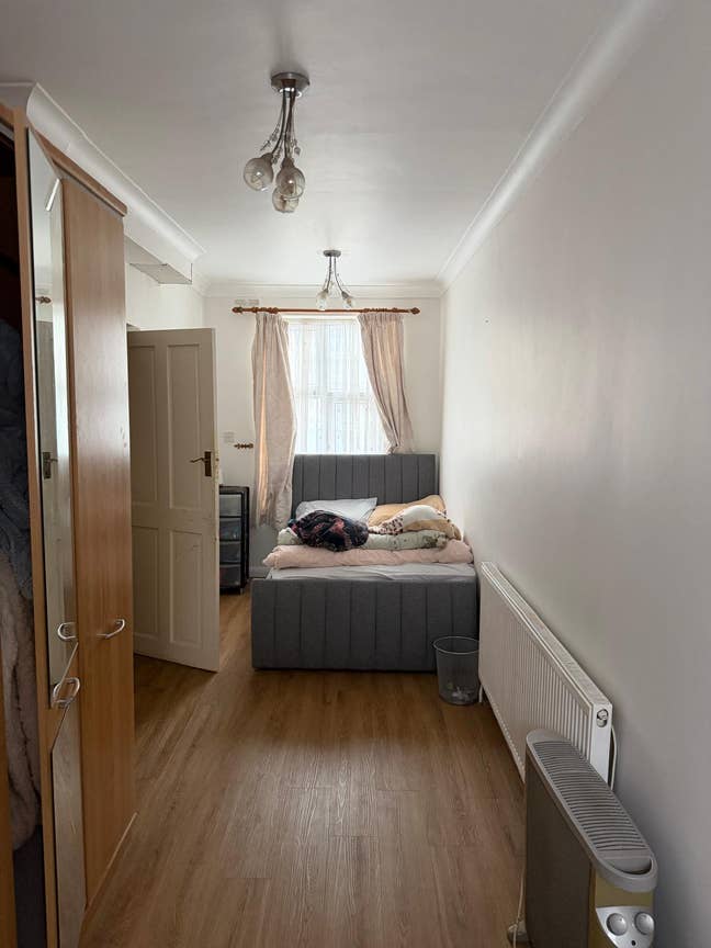 Single Room & shower. Parking Good transport. TW5 Main Photo