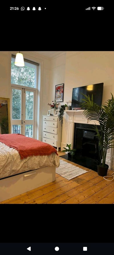 Room with balcony available in Clapham Common🏡 Main Photo