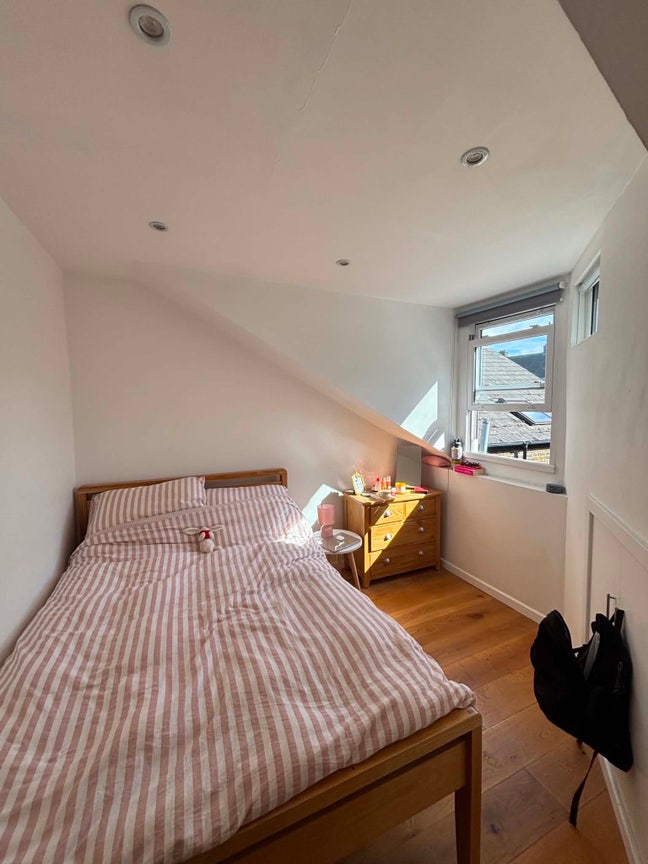 Room with own bathroom Clapham 10th July Main Photo