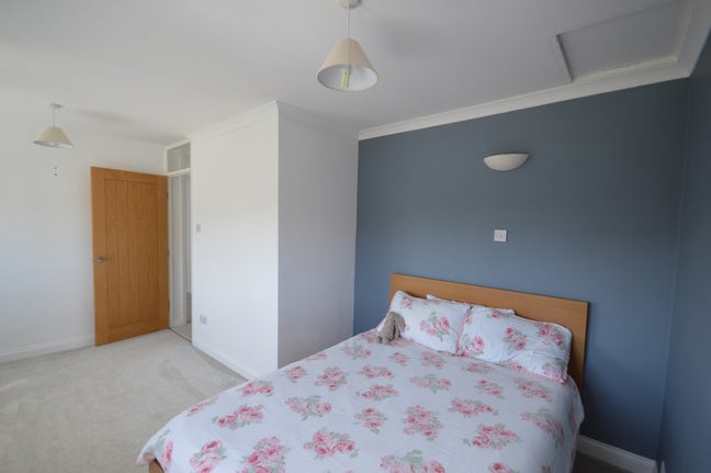 Spacious, quiet 4-bed house in Shortlanesend Main Photo