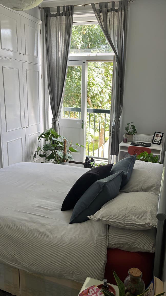 Huge double room in cute 2 bed flat in Wimbledon  Main Photo
