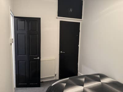 Comfortable Room Available in a Well-Maintained Ho Main Photo