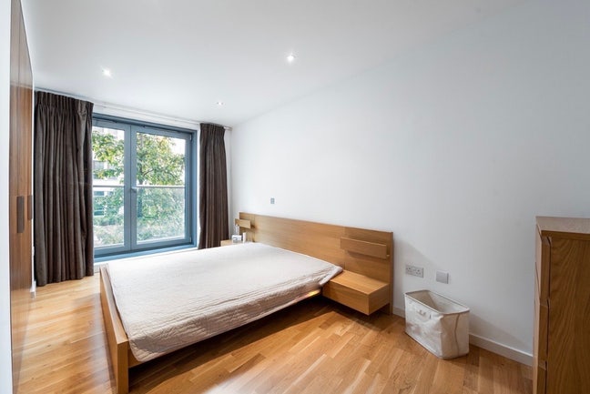 Very spacious Double Bedroom Ensuite Flat Main Photo