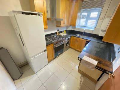 Nice 3 bed in a fantastic location for rent in E9. Main Photo